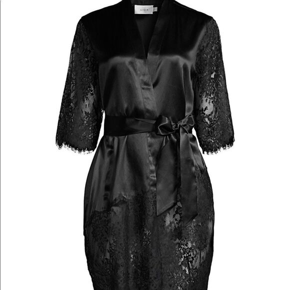 Ginia robe  - Picture 1 of 3